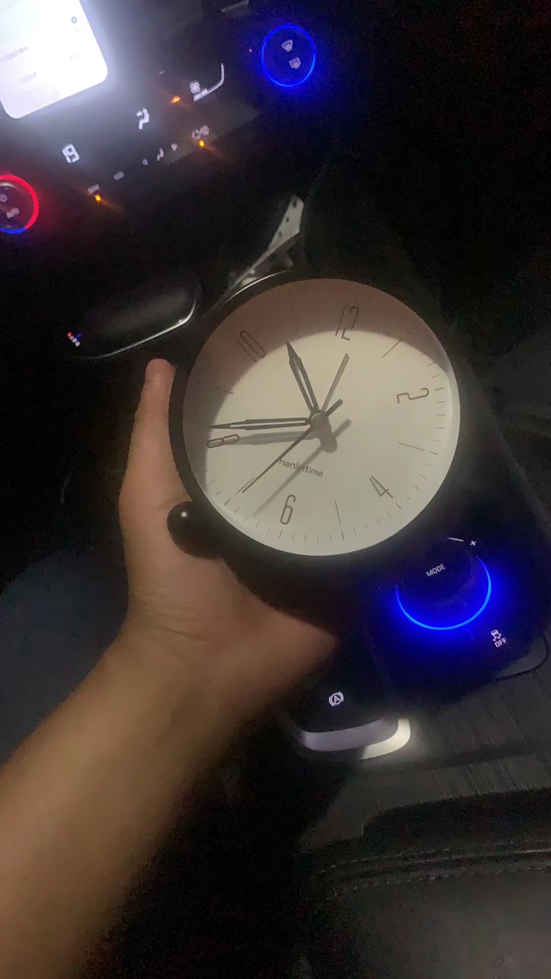 網(wǎng)約車司機(jī)，“卷”在車流里